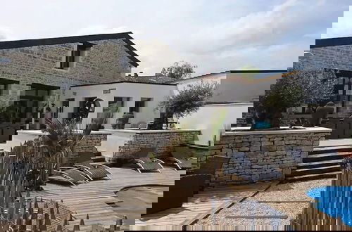 Foto 20 - Magnificent Villa in Nuaille-d'aunis With Wellness