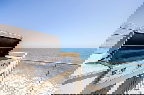 Foto 52 - Malibu Beach House Bliss by Avantstay Beachfront + Private Beach Access