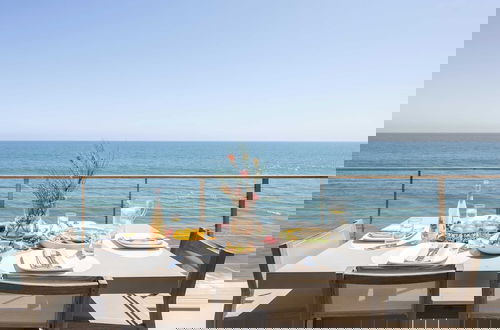 Foto 26 - Malibu Beach House Bliss by Avantstay Beachfront + Private Beach Access