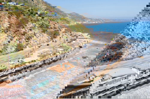 Foto 21 - Malibu Beach House Bliss by Avantstay Beachfront + Private Beach Access