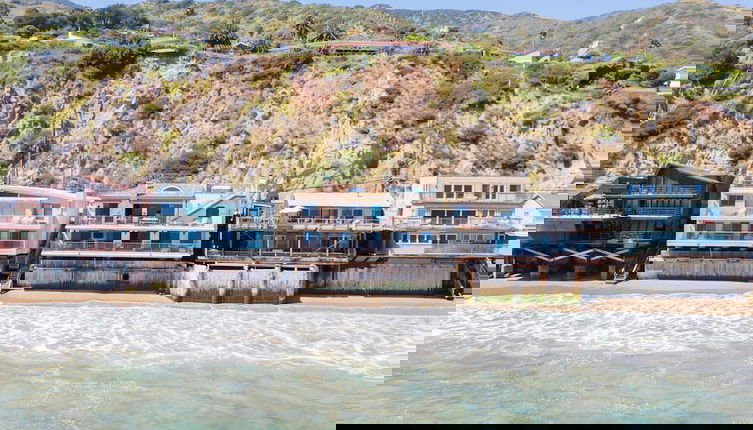 Photo 1 - Malibu Beach House Bliss by Avantstay Beachfront + Private Beach Access