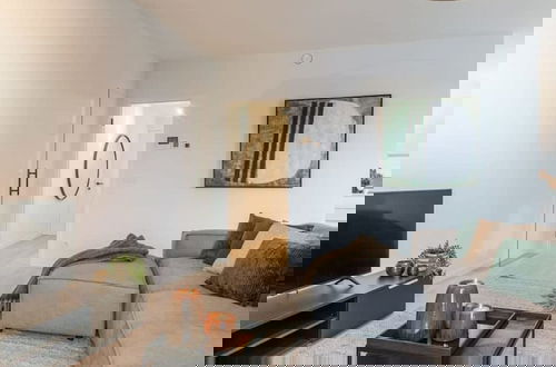 Foto 10 - Beautiful Apartment With Terrace and Parking