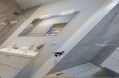 Foto 45 - Beautiful Apartment With Terrace and Parking