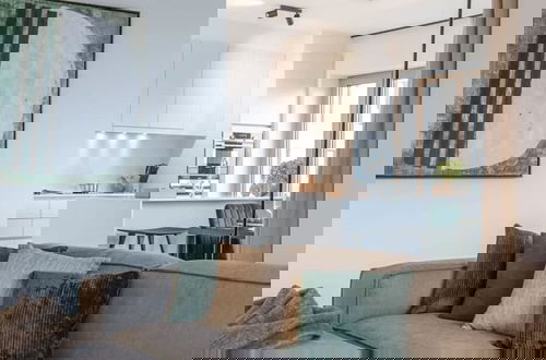 Foto 12 - Beautiful Apartment With Terrace and Parking