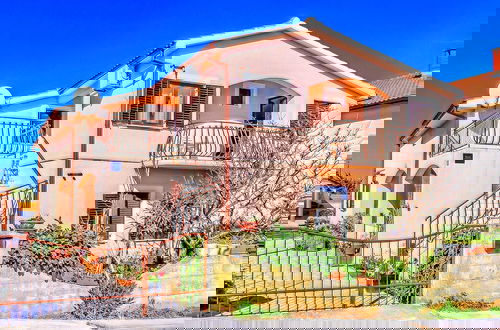 Photo 12 - Apartment in Private House With Shared Pool