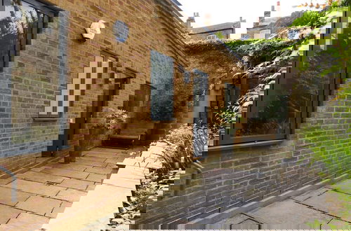 Photo 31 - The Putney Wonder - Dazzling 3bdr Flat With Garden
