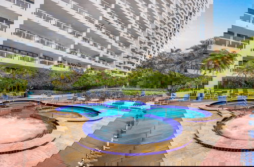 Photo 2 - Unforgettable Waterside Next to Art Basel Context