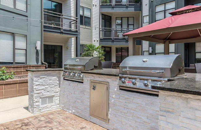 Uptown 1st Ward Corner Unit Superior 2BD Apt - Foto 40