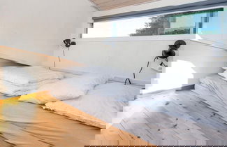Foto 3 - Snug Holiday Home With Garden