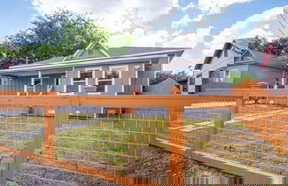 Foto 2 - Seize the Moment 4BR 3BA Gem w Downtown Views