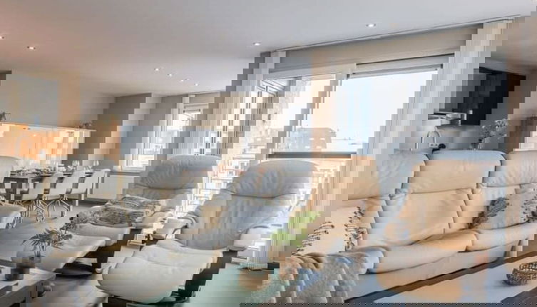 Foto 1 - Spacious Apartment With Lateral sea View