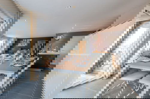 Foto 23 - Spacious Apartment With Lateral sea View