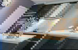 Foto 3 - Spacious Apartment With Lateral sea View