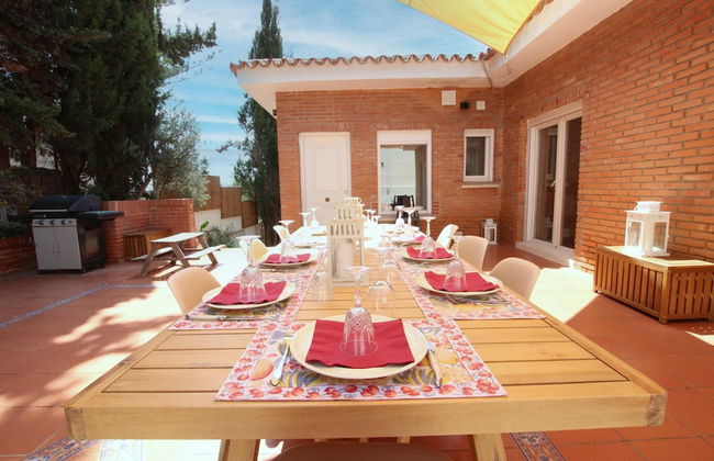 Tess Villa Olmos in M Laga - Photo 15