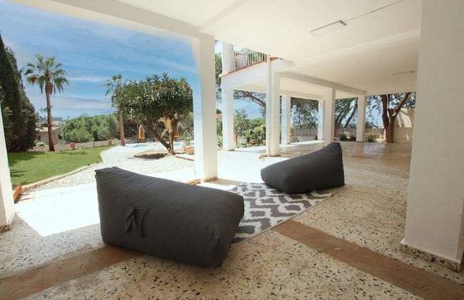 Tess Villa Olmos in M Laga - Photo 35