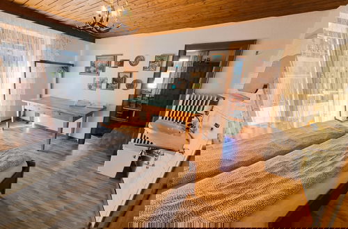 Foto 5 - Spacious House In Fugen With Terrace