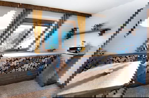 Foto 22 - Spacious House In Fugen With Terrace