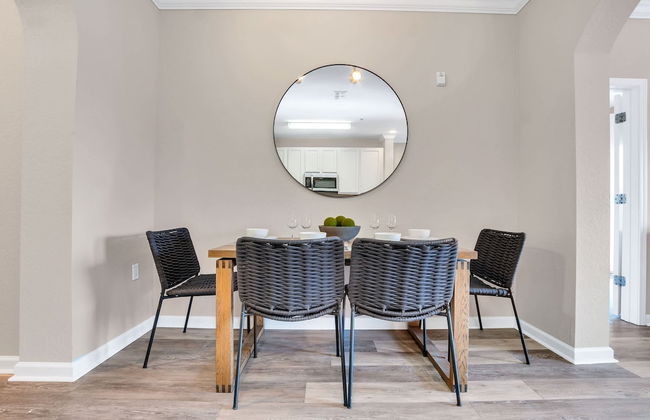 2BR Condo - Hot Tub Pool Near Disney - Foto 11