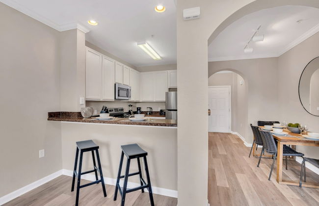 2BR Condo - Hot Tub Pool Near Disney - Foto 13