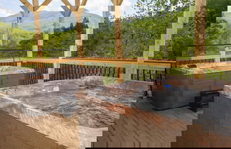 Foto 3 - Breathtaking 14br Cabin Elevator Views Games Hot Tubs Galore