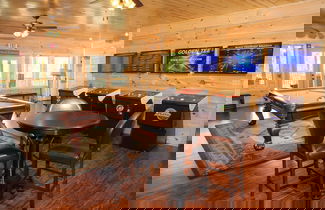 Foto 1 - Luxury 14br Haven Views Games Hot Tubs More