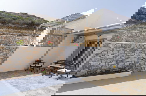 Foto 29 - Cycladic Sunlight 2bedroom House