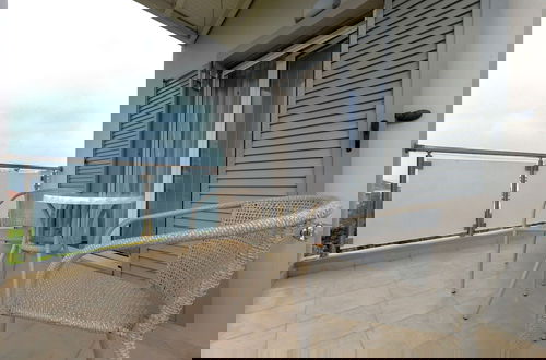 Foto 14 - Avia Blue Maisonette - Steps From the Sea