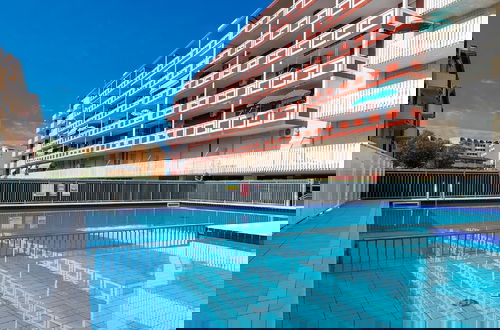 Foto 10 - Spacious Apartment Near the Beach