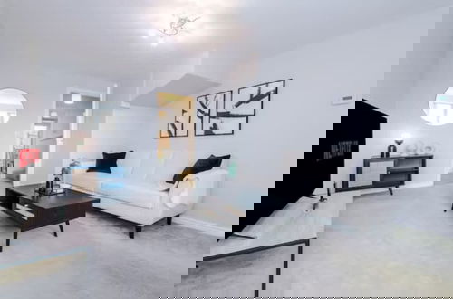 Photo 12 - Lovely three bed home Manchester