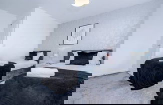 Photo 2 - Lovely three bed home Manchester