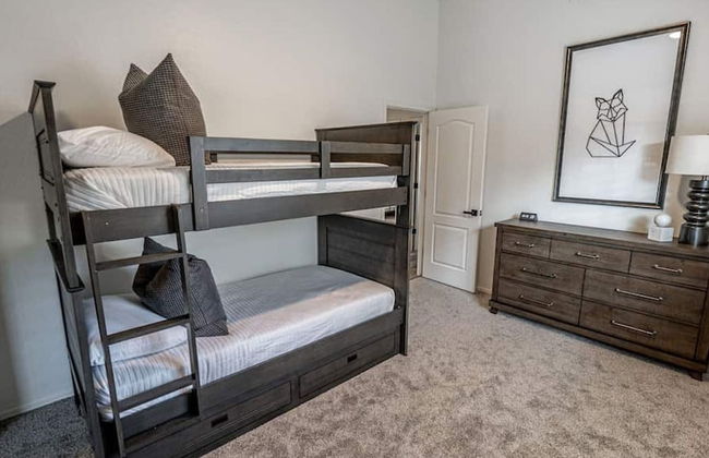 New Listing! Stylish 4 Bdrm W/pool and Game Room - Foto 5