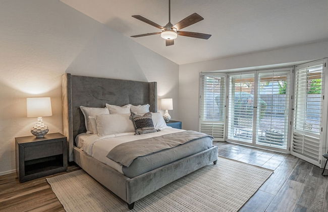 New Listing! Stylish 4 Bdrm W/pool and Game Room - Foto 9