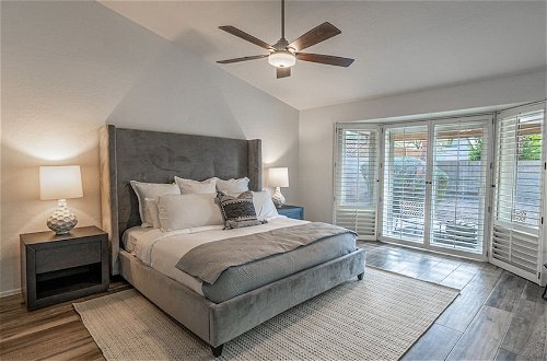 Photo 17 - New Listing! Stylish 4 Bdrm W/pool and Game Room