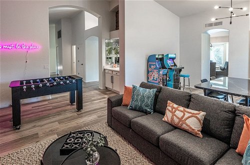 Photo 21 - New Listing! Stylish 4 Bdrm W/pool and Game Room