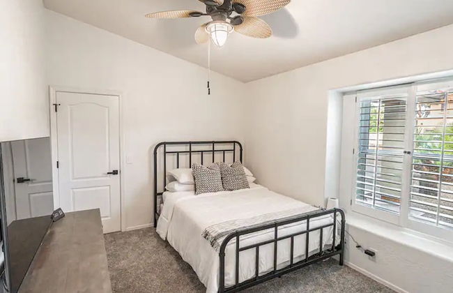 New Listing! Stylish 4 Bdrm W/pool and Game Room - Foto 8