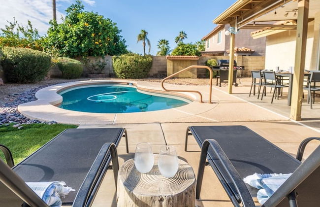 New Listing! Stylish 4 Bdrm W/pool and Game Room - Foto 29