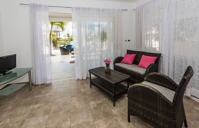 Bella Breeze Resort - Photo 11