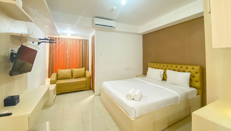 Foto 1 - Best Location And Simply Studio Room At Bassura City Apartment