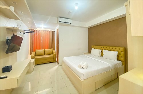 Foto 1 - Best Location And Simply Studio Room At Bassura City Apartment