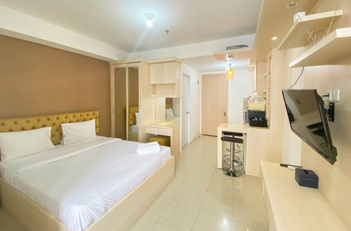 Foto 21 - Best Location And Simply Studio Room At Bassura City Apartment