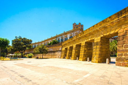 Photo 12 - Amazing Sea View in Historic Building in Downtown