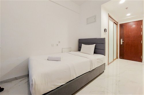Photo 2 - Great Deal And Comfortable Studio At Sky House Bsd Apartment