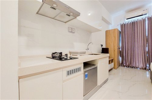 Photo 6 - Great Deal And Comfortable Studio At Sky House Bsd Apartment