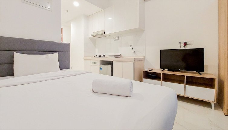 Photo 1 - Great Deal And Comfortable Studio At Sky House Bsd Apartment