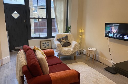 Photo 18 - Immaculate 1-bed Apartment Near the River Thames