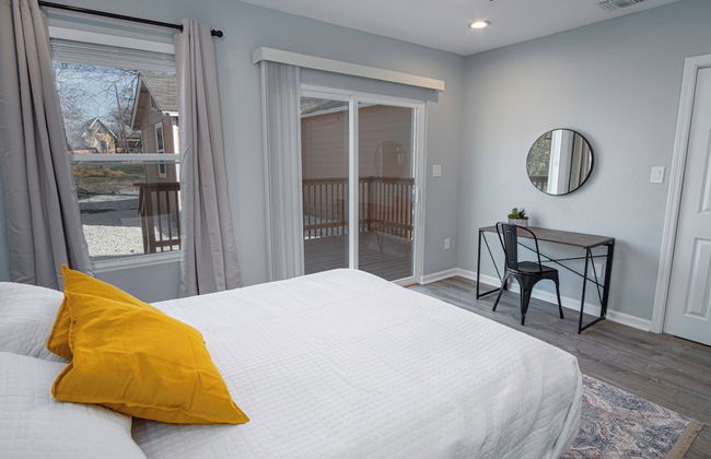 Adorable 4BR 2BA Close to Riverwalk and Downtown - Photo 6