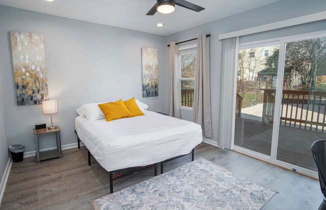 Adorable 4BR 2BA Close to Riverwalk and Downtown - Photo 8