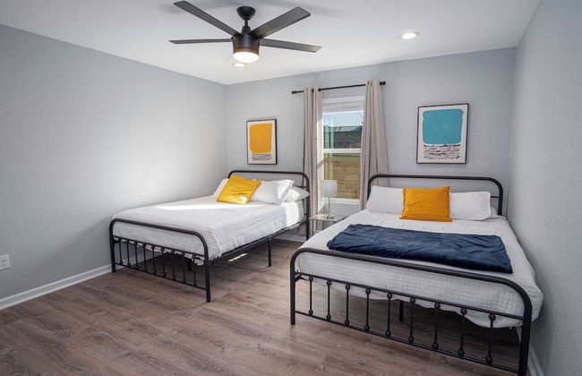 Adorable 4BR 2BA Close to Riverwalk and Downtown - Photo 10