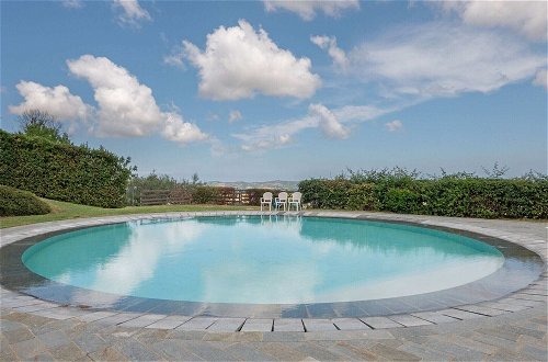 Photo 11 - Romantic Apartment in Mombaroccio With Swimming Pool