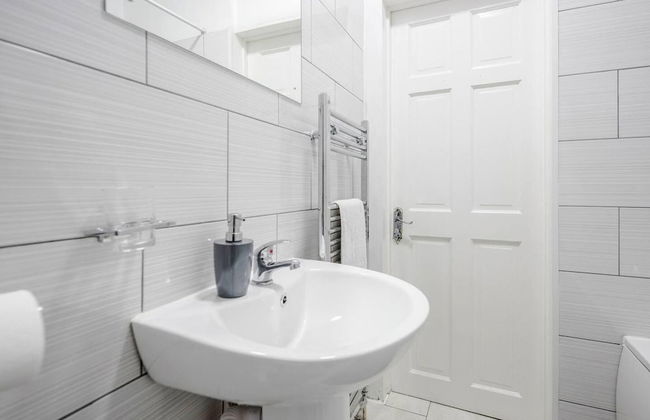 Stunning Top 2 Bed Flat Tilbury Central Location - Foto 14